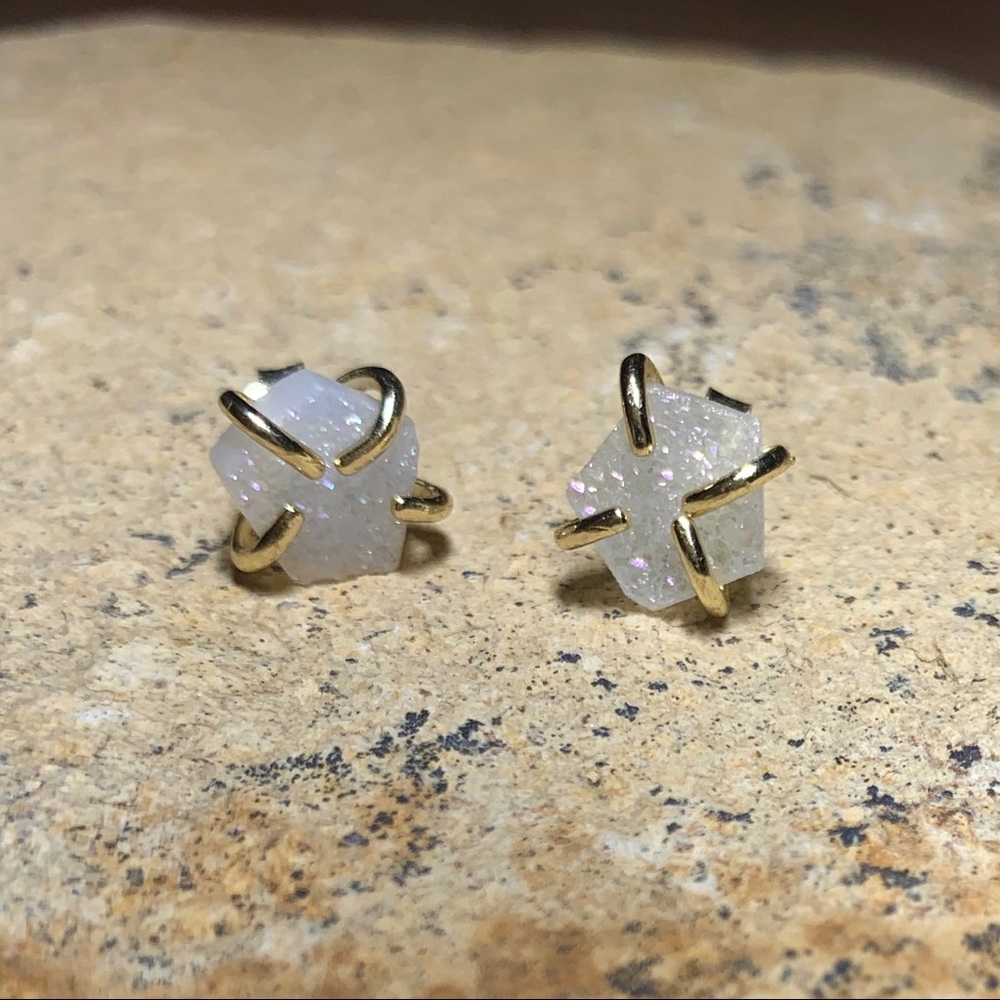 2/$20🌻 Stone earrings